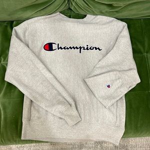 Men’s champion crew neck. Size medium